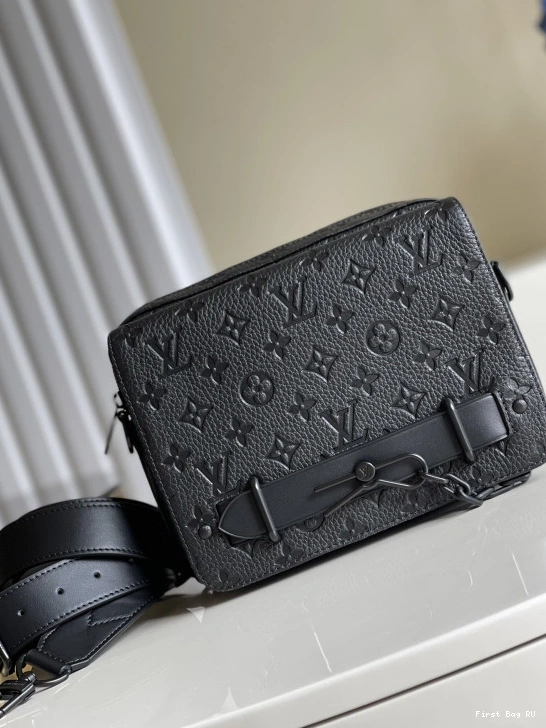 First bag ru Steamer LOUIS VUITTON Messenger 0821